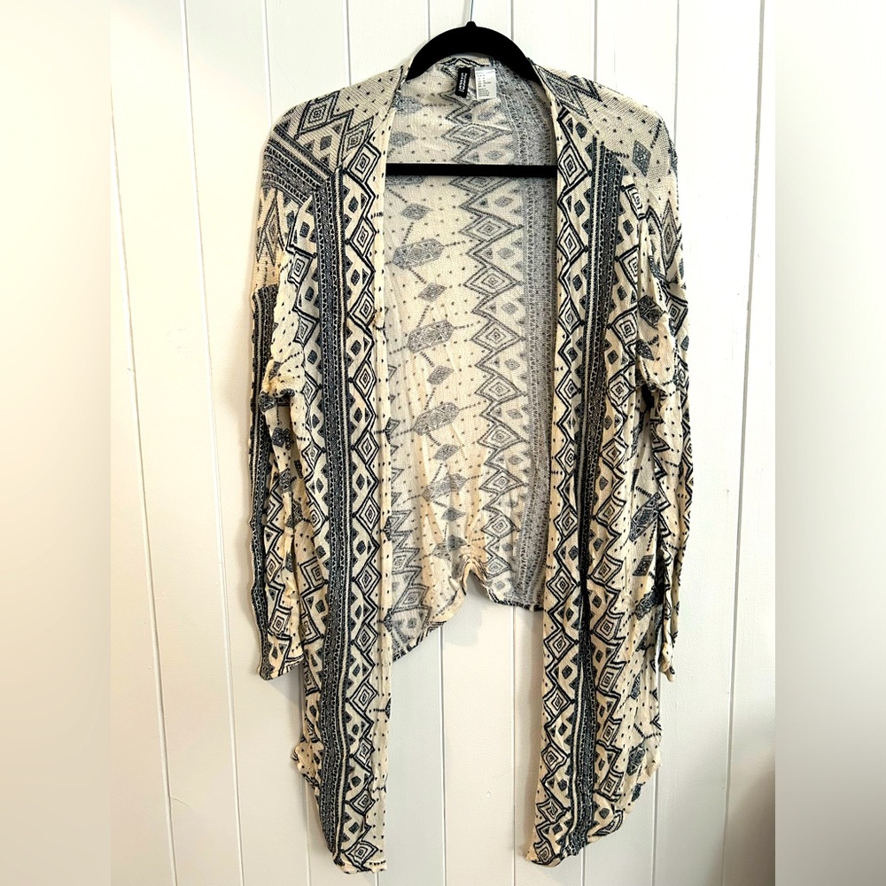 Lightweight Patterned Cardigan